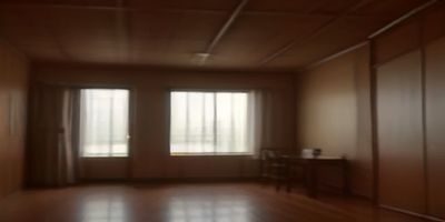 急救室场景，医生查看患者带来的蘑菇样本照片，展示误食毒蘑菇后的急救处置流程